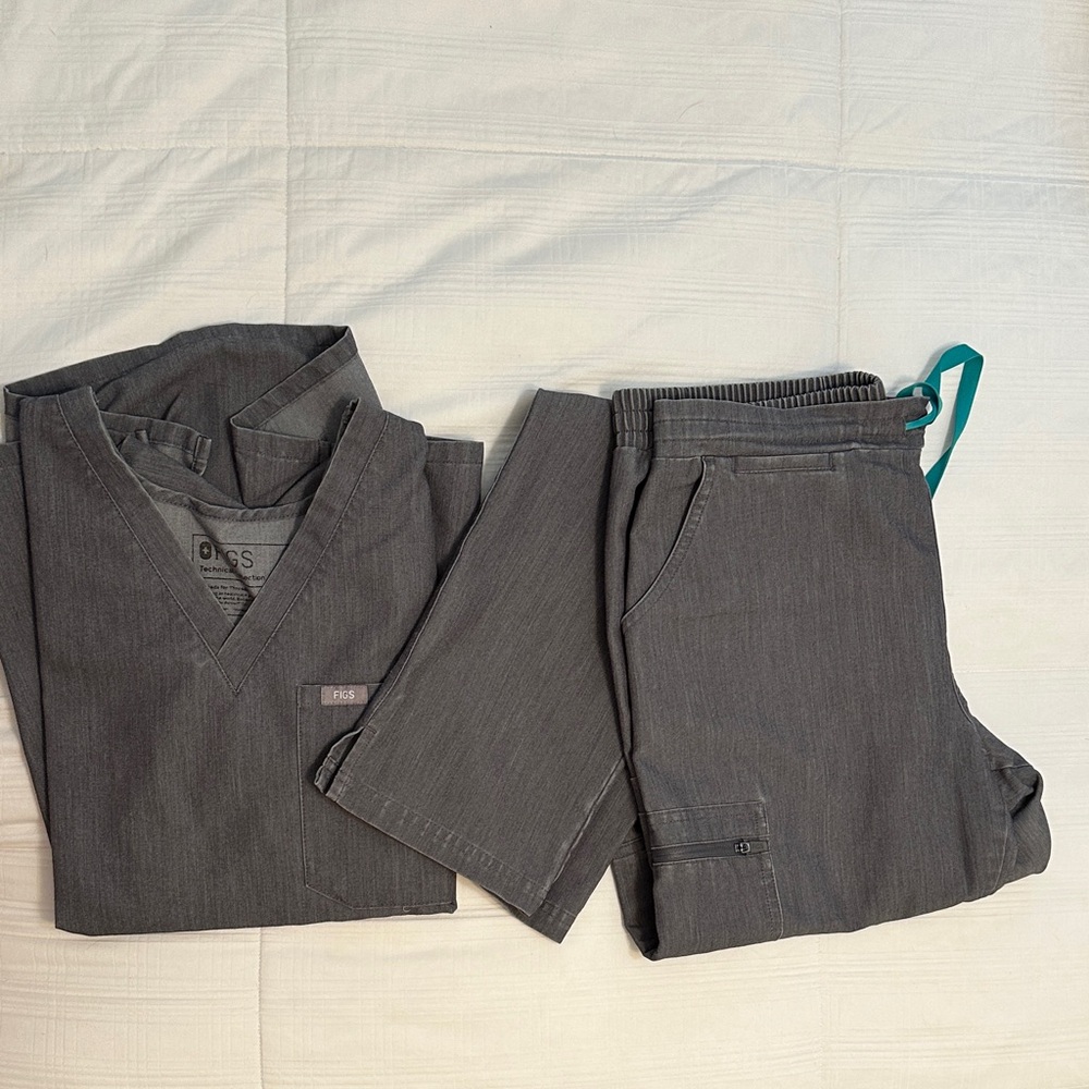 Figs Women's Charcoal Scrub Set